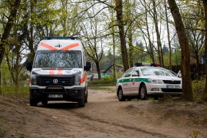 Miškelyje Vilniuje rastas vyro kūnas – policija aiškinasi mįslingas aplinkybes