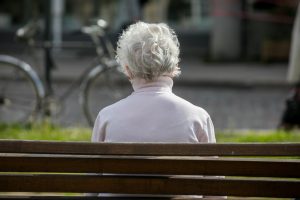 Tyrimas: kas dešimtas Lietuvos senjoras jaučiasi vienišas, gyvena uždarą gyvenimą