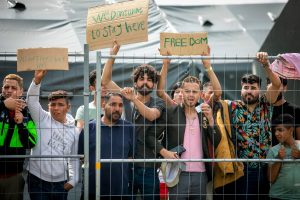 KT verdiktas: migrantų uždarymas užsieniečių centruose prieštarauja Konstitucijai