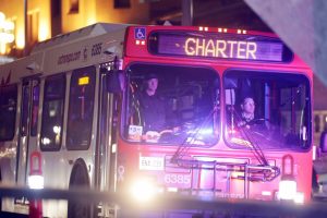 Otavoje autobusui įsirėžus į stotelę žuvo trys žmonės, dešimtys sužeista