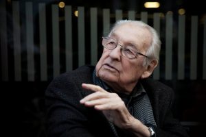 Mirė garsus Lenkijos kino režisierius A. Wajda
