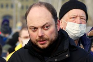 Rusijoje šalia savo namų sulaikytas opozicionierius V. Kara-Murza