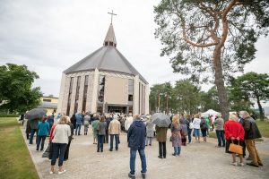 Grigiškėse – ypatinga diena: pašventinta nauja bažnyčia