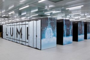Suomijoje pradeda veikti sparčiausias Europoje superkompiuteris LUMI
