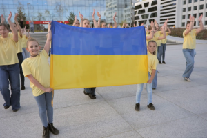 Kauno Vienybės aikštėje – masinis vaikų šokis, išreiškiantis palaikymą Ukrainai