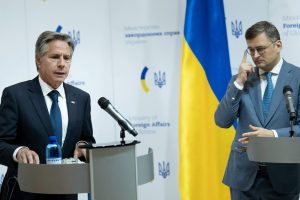 A. Blinkenas paskelbė apie naują daugiau nei 1 mlrd. dolerių karinę pagalbą Ukrainai