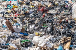 Lietuva siūlo Briuseliui uždrausti atliekų importą iš Rusijos