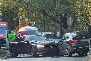 Vilniaus rajone girto vairuotojo „Audi“ rėžėsi į lakūno J. Kairio BMW