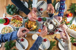Kaip nesusigadinti švenčių ir nepaversti jų nesibaigiančiu valgymu?