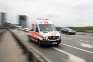 Medikų rankose atsidūrė Vilniuje automobilio partrenktas mažametis