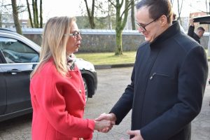 Per vizitą Klaipėdoje – JAV ambasadorės dėmesys ukrainiečiams