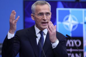 NATO vadovas: Ukraina gavo 1 550 šarvuočių, 230 tankų