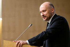 J. Survila sureagavo į V. Blinkevičiūtės kritiką ministrui: rožėmis rusiškų tankų neatgrasysi