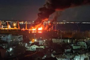 Netoli Krymo Ukrainos karinės oro pajėgos sunaikino Rusijos karinį laivą