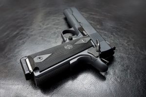 Naktį Šalčininkų rajone rastas neteisėtai laikytas dujinis pistoletas