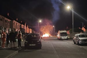Policija: Velso sostinėje automobilio avarija išprovokavo didelius neramumus