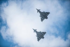 NATO oro policijos naikintuvai per savaitę keturis kartus lydėjo Rusijos orlaivius