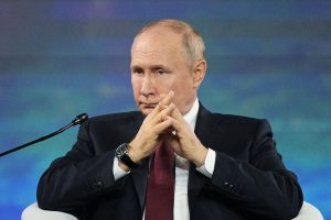 V. Putinas: Rusija ir toliau priešinsis Vakarų įvestoms sankcijoms