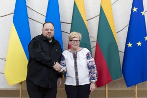 Premjerė Ukrainos Rados vadovui žada paramą iki pergalės, šalies narystės ES ir NATO