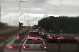 Nuo Kauno link Vilniaus – didžiulė spūstis: vairuotojai ragina rinktis kitą maršrutą