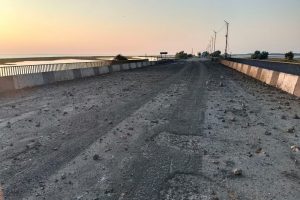 Britų žvalgyba: Ukrainos smūgiai Čonharo tiltams sutrikdė rusų karių susisiekimą su frontu