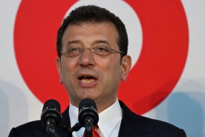 Daliniai rezultatai: Turkijos vietos valdžios rinkimuose opozicija išsiveržė į priekį