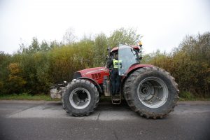Trakų rajone sulaikyti stipriai nuo alkoholio apsvaigę traktorininkai