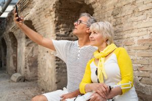 Šeši gajūs mitai apie senjorų keliones – ekspertai siūlo nustoti jais vadovautis