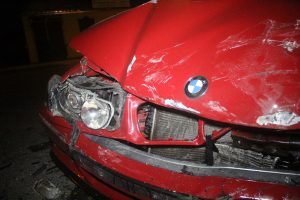Kaune vėl „prisiskraidė“ BMW: įvykio vietoje – alkoholio kvapas