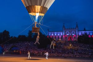 Prancūzų cirko ekstremalai iš Vingio parko pakils oro balionu