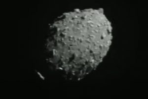 Erdvėlaivį į asteroidą sudaužiusi NASA skelbia apie naują erą Žemės gynyboje