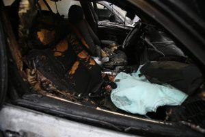 Trakuose liepsnojo BMW: įtariamas padegimas