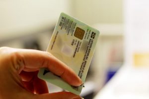 Užsisakantiems asmens tapatybės kortelę ypatingos skubos tvarka nereikės rezervuoti vizito 