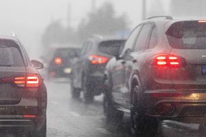 Kelininkai: numatomas lietus, kai kur eismo sąlygas sunkins vėjo gūsiai
