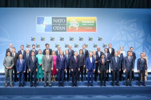 Antrąją NATO viršūnių susitikimo dieną – Aljanso ir Ukrainos tarybos posėdis