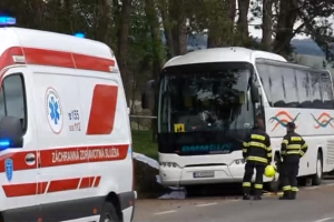 Tragiška nelaimė: nuriedėjęs autobusas užmušė tris merginas 
