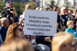 Mokytojai protestuoja prie Vyriausybės: iš vieno grūdo negalime išgyventi