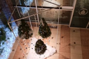 „Klaipėdos vanduo“ jungiasi prie miesto Kalėdinės nuotaikos – įžiebė skraidančias eglutes