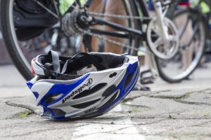Praėjusi para šalies keliuose: žuvo dviratininkas, sužeisti devyni žmonės