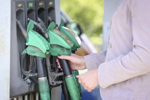 Benzino kaina Lietuvoje: vis dar lenkiame vokiečius
