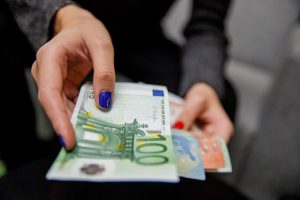 Būsimų pensijų dydžio santykis su darbo užmokesčiu Lietuvoje – mažiausias EBPO