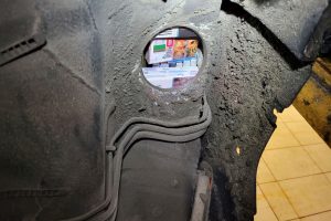 Iš Baltarusijos įvažiavusiuose lengvuosiuose automobiliuose – slėptuvės su kontrabandiniais rūkalais