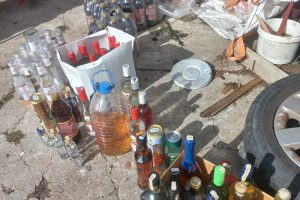 Kretingos rajone policija atskleidė nelegalų prekybos alkoholiu tašką