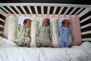 Trigubas džiaugsmas: Ringaudų seniūnijoje gimė trynukės