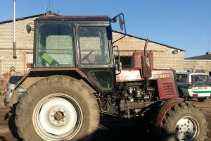 Kauno rajono ūkininkai stveriasi už galvų: vagys nusitaikė į brangią traktorių įrangą