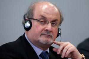Iranas kategoriškai neigia ryšius su rašytojo S. Rushdie užpuoliku