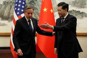 JAV: Kinijos užsienio reikalų ministras sutiko atvykti atsakomojo vizito