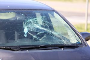 Nelaimė Vilniuje: 19-metės vairuojamas „Ford“ partrenkė į gatvę išbėgusį 16-metį