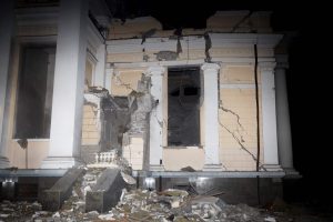 Naktį okupantai atakavo Odesą: sugadinta miesto infrastruktūra, nukentėjo ir žuvo žmonės