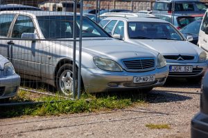 Ekspertai: tikėtis, kad automobilis iš Vokietijos turės maža ridą – naivoka